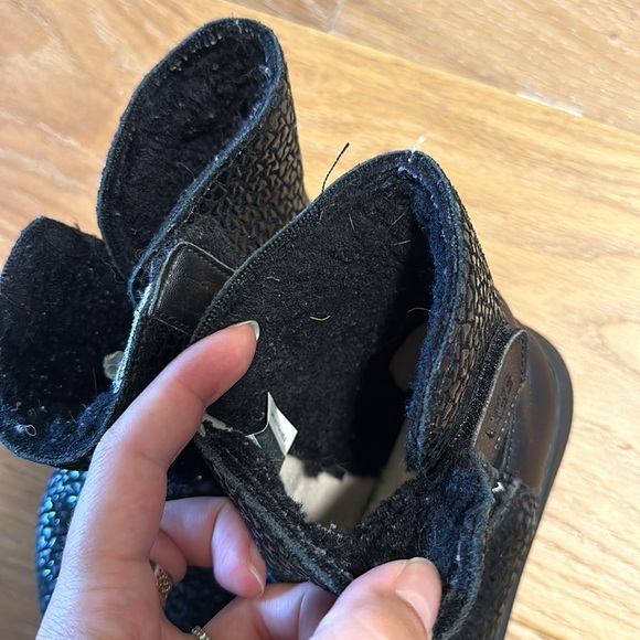 Ugg kids winter booties 12 size. - Picture 4 of 6